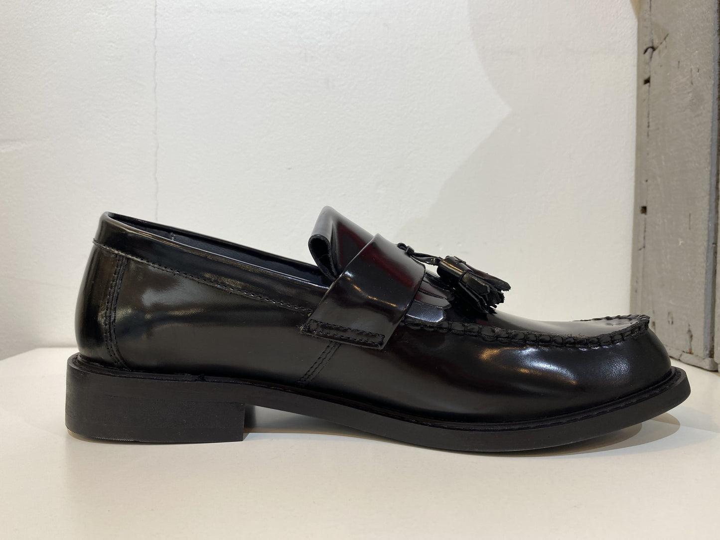 Roamers Hi Shine Tassel Loafers, Black